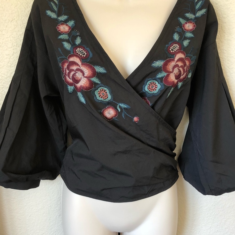 NWT Whyte Eyelash embroidered top! - Picture 2 of 7